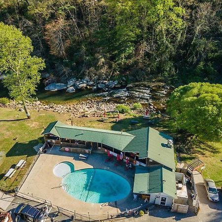 Geneva Hotel & Tiki Bar Chimney Rock Exterior foto