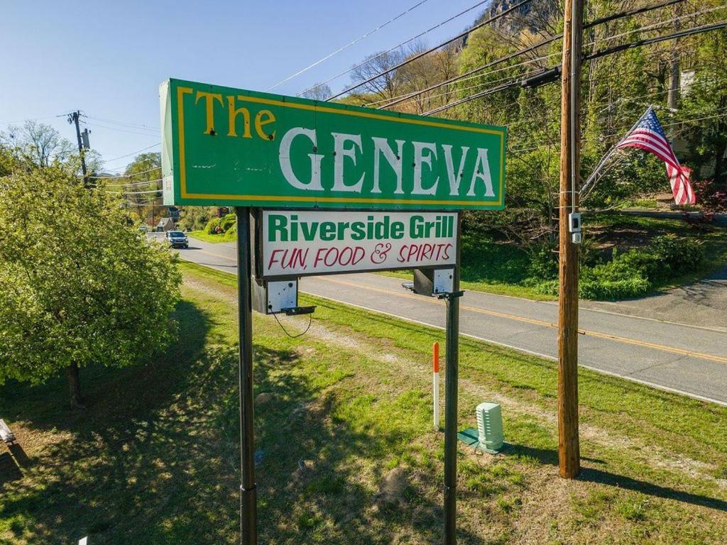 Geneva Hotel & Tiki Bar Chimney Rock Exterior foto